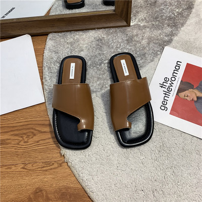 Sieviešu ikdienas čības no mākslīgās ādas ar plakanu zoli