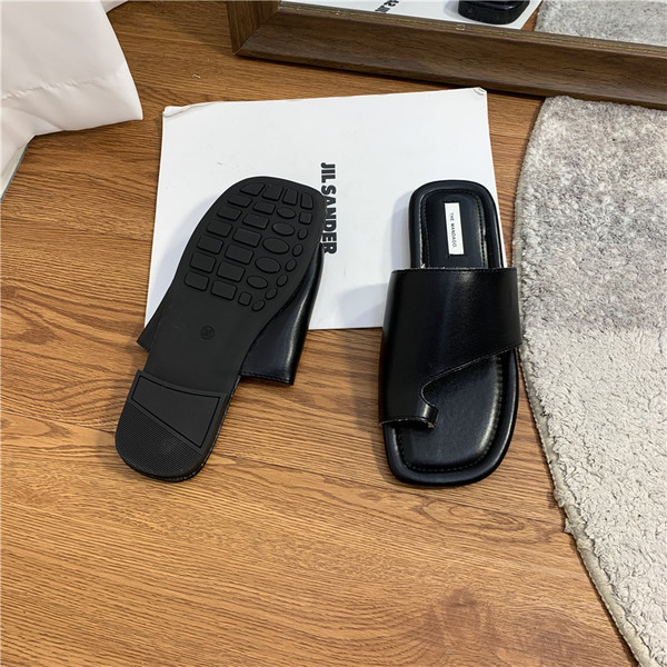 Sieviešu ikdienas čības no mākslīgās ādas ar plakanu zoli