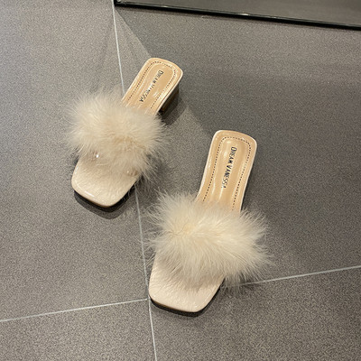 Γυναικείες παντόφλες με διακόσμηση με χαμηλό τακούνι