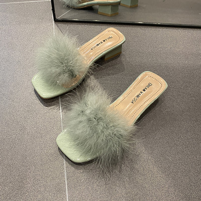 Γυναικείες παντόφλες με διακόσμηση με χαμηλό τακούνι