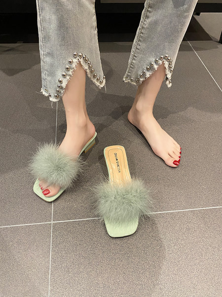 Γυναικείες παντόφλες με διακόσμηση με χαμηλό τακούνι