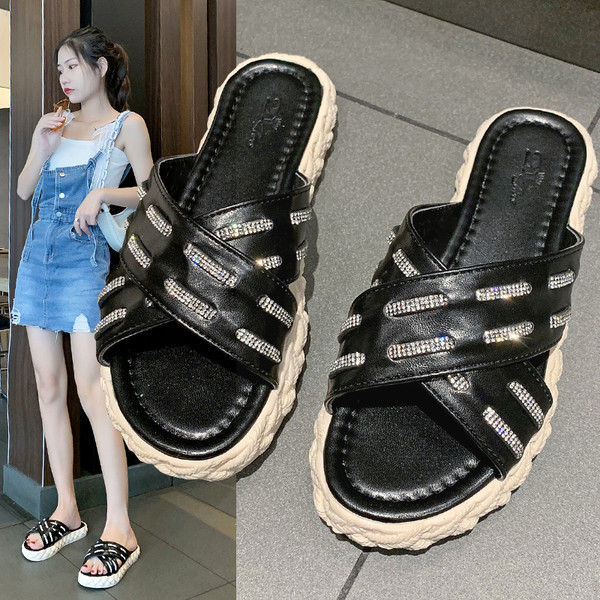 Sieviešu mākslīgās ādas čības ar akmeņiem un plakanu zoli