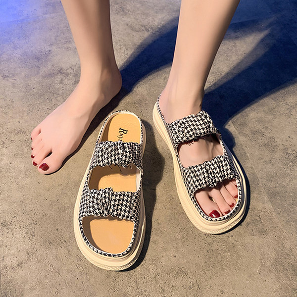 Sieviešu ikdienas čības ar tekstila lencēm