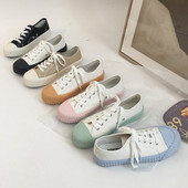 Sieviešu kedas ar mežģīnēm un plakanu zoli - vairākas krāsas