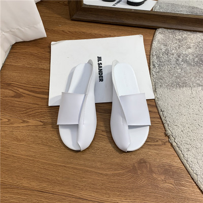 Jauns ādas sieviešu čību modelis ar plakanu zoli