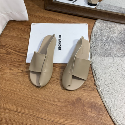 Jauns ādas sieviešu čību modelis ar plakanu zoli