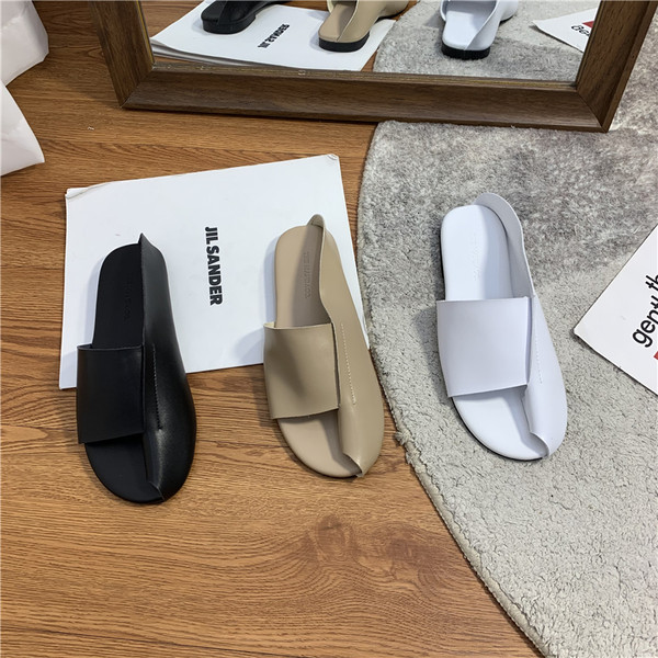 Jauns ādas sieviešu čību modelis ar plakanu zoli