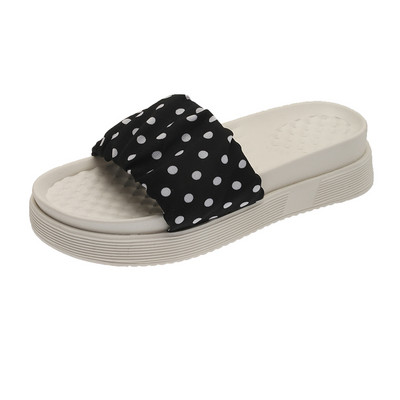 Ikdienas sieviešu čības ar punktiem - ar plakanu zoli