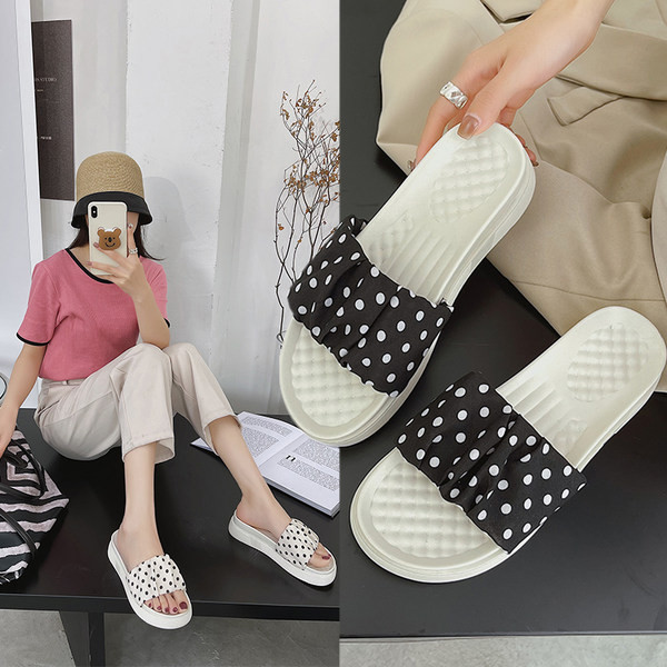 Ikdienas sieviešu čības ar punktiem - ar plakanu zoli