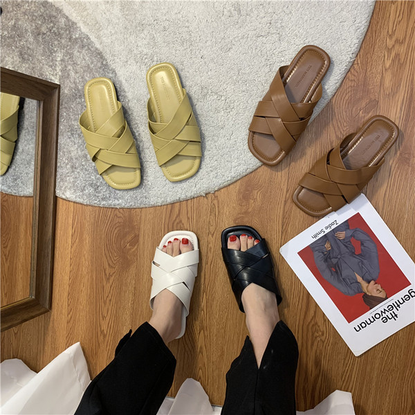 Jauns sieviešu čību modelis no mākslīgās ādas ar plakanu zoli - vairākas krāsas