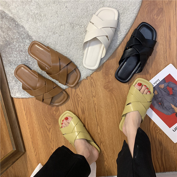 Jauns sieviešu čību modelis no mākslīgās ādas ar plakanu zoli - vairākas krāsas