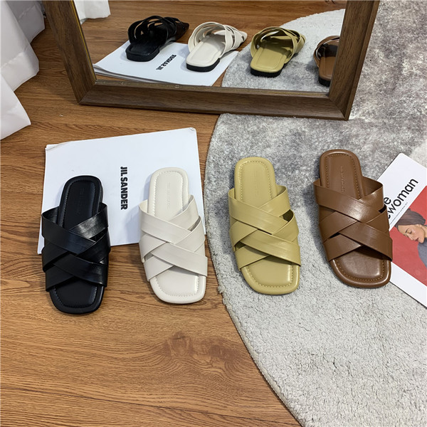 Jauns sieviešu čību modelis no mākslīgās ādas ar plakanu zoli - vairākas krāsas