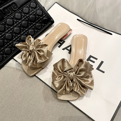 Sieviešu čības zelta krāsā ar plakanu zoli