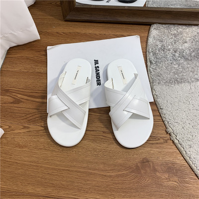 Ikdienas ādas čības ar plakanu zoli sievietēm