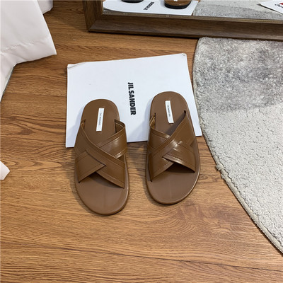 Ikdienas ādas čības ar plakanu zoli sievietēm