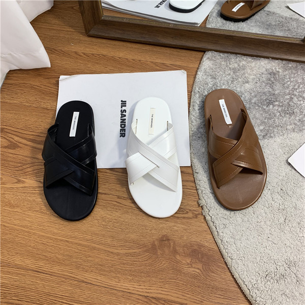 Ikdienas ādas čības ar plakanu zoli sievietēm