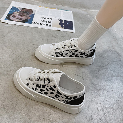 Γυναικεία πάνινα παπούτσια σε μαύρο και ροζ χρώμα με κορδόνια