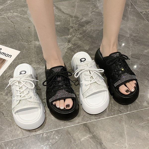 Sieviešu čības ar šņorēm un zoli 4,5 cm