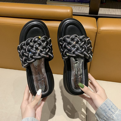 Sieviešu modernas čības ar akmeņiem