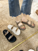 Παντόφλες casual με μεταλλική αλυσίδα