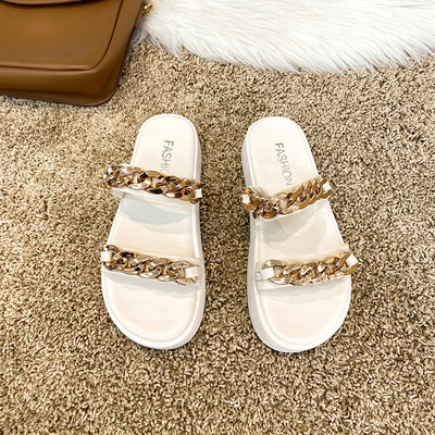 Παντόφλες casual με μεταλλική αλυσίδα