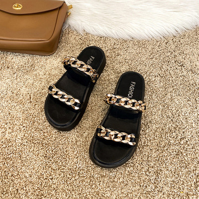 Παντόφλες casual με μεταλλική αλυσίδα