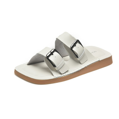 Sieviešu ādas čības ar sprādzēm