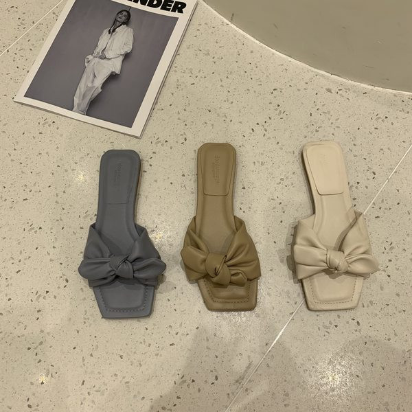 Modernas sieviešu čības no eko ādas ar lentīti trīs krāsās