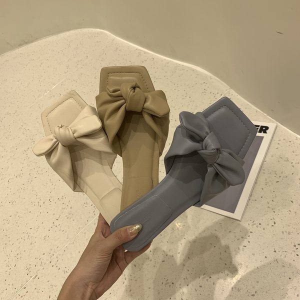 Modernas sieviešu čības no eko ādas ar lentīti trīs krāsās