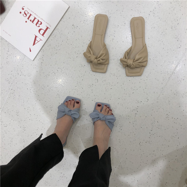 Modernas sieviešu čības no eko ādas ar lentīti trīs krāsās