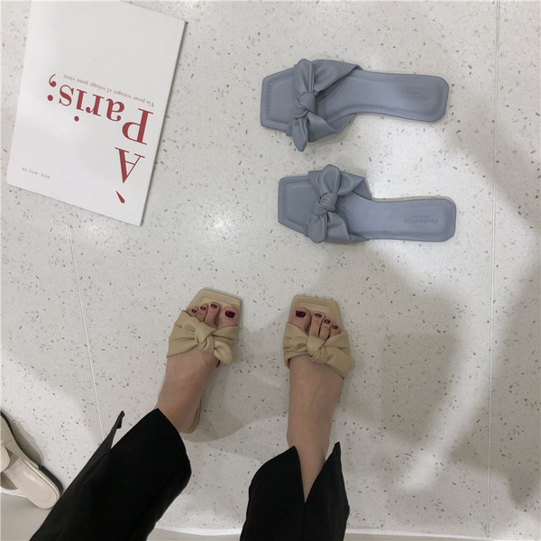 Modernas sieviešu čības no eko ādas ar lentīti trīs krāsās