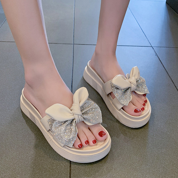 Sieviešu čības ar spīdīgu lentīti