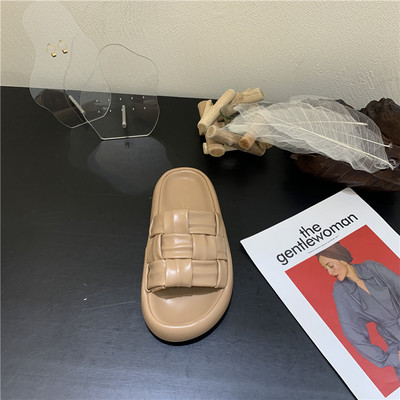 Ikdienas sieviešu ādas čības ar plakanu zoli trīs krāsās