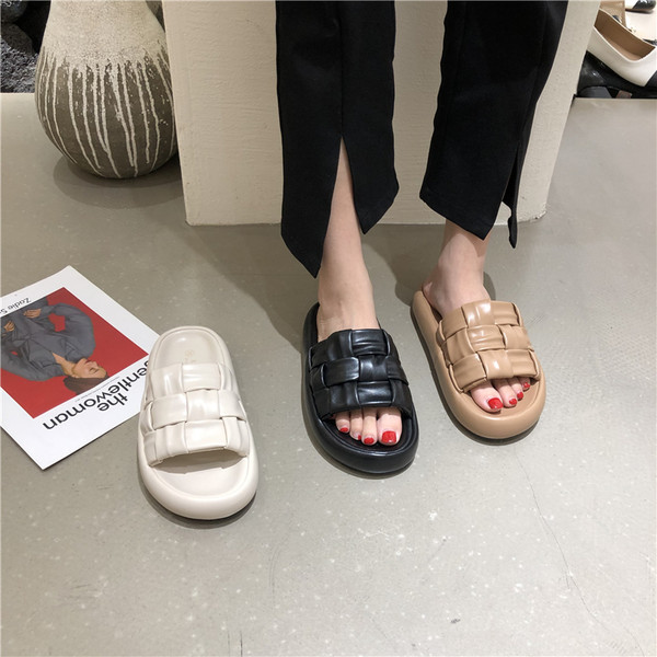 Ikdienas sieviešu ādas čības ar plakanu zoli trīs krāsās