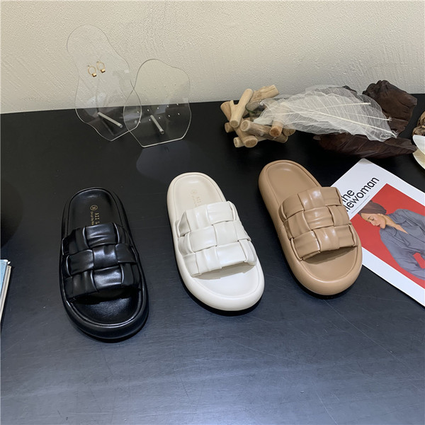 Ikdienas sieviešu ādas čības ar plakanu zoli trīs krāsās