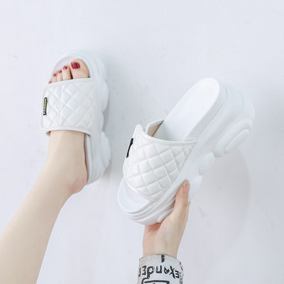 Παντόφλες μοντέρνες γυναικείες με πλατφόρμα 7,5 cm