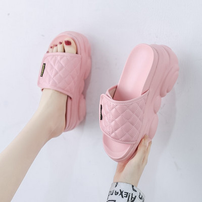 Παντόφλες μοντέρνες γυναικείες με πλατφόρμα 7,5 cm