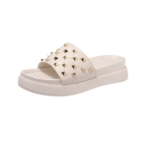 Sieviešu ādas čības ar plakanu zoli un cilpiņu rotājumu