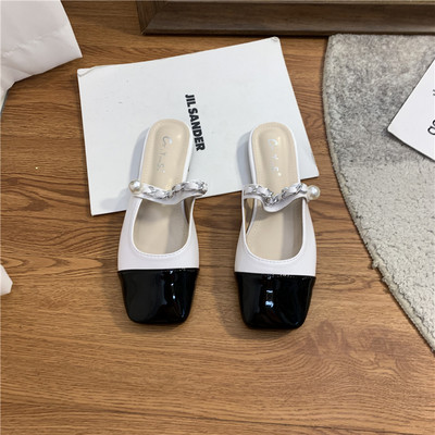 Ikdienas sieviešu čības no eko ādas ar metāla ķēdīti