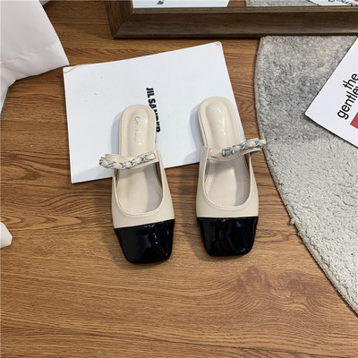 Ikdienas sieviešu čības no eko ādas ar metāla ķēdīti