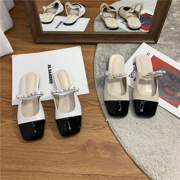 Ikdienas sieviešu čības no eko ādas ar metāla ķēdīti