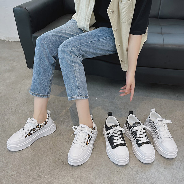 Sieviešu ikdienas apavi ar šņorēm trīs krāsās