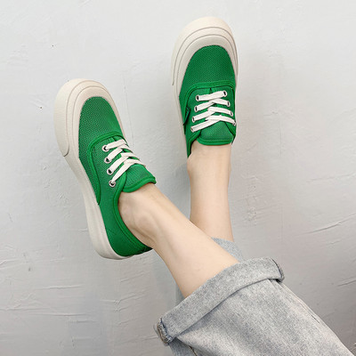 Audekla kedas ar saitēm trīs krāsās