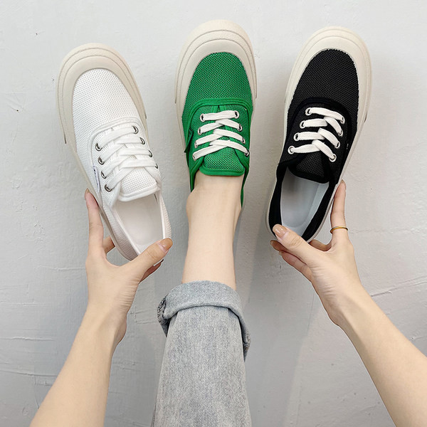 Audekla kedas ar saitēm trīs krāsās