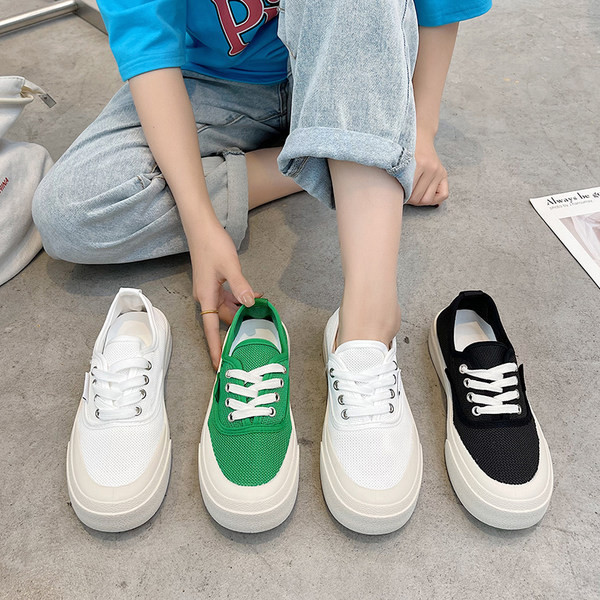 Audekla kedas ar saitēm trīs krāsās