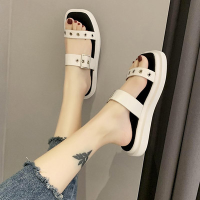 Modernas sieviešu čības ar sprādzēm