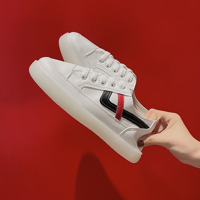 Sieviešu ikdienas kedas ar plakanām zolēm un šņorēm - divu krāsu