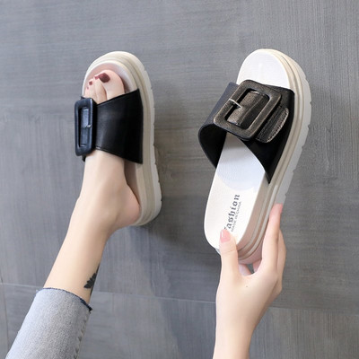 Modernas sieviešu čības ar sprādzi