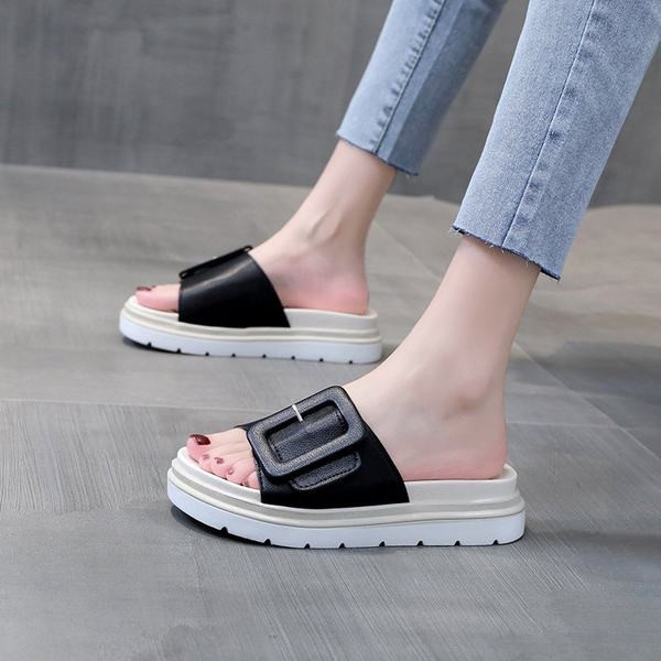 Modernas sieviešu čības ar sprādzi