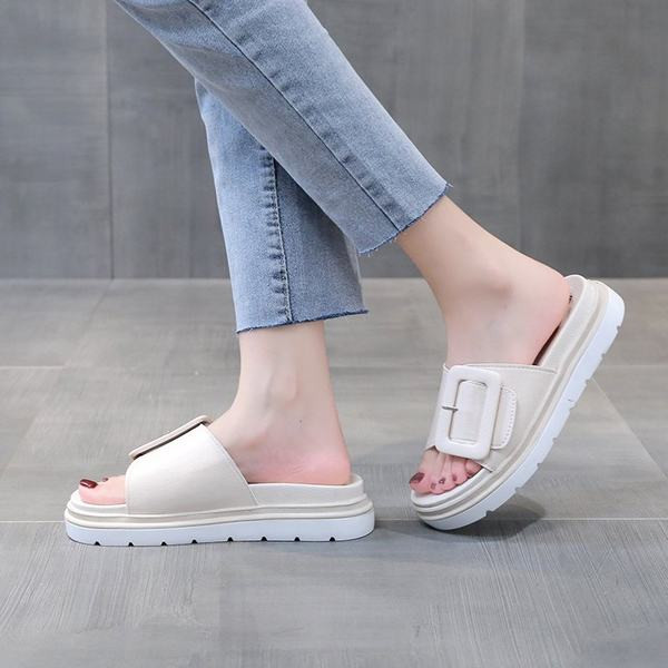 Modernas sieviešu čības ar sprādzi